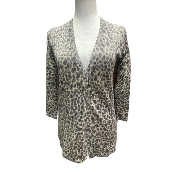 Ann Taylor. Sz XS. Silk Blend. Cheetah Print Cardigan. Excellent Condition 🤩🤩 - Picture 3 of 14
